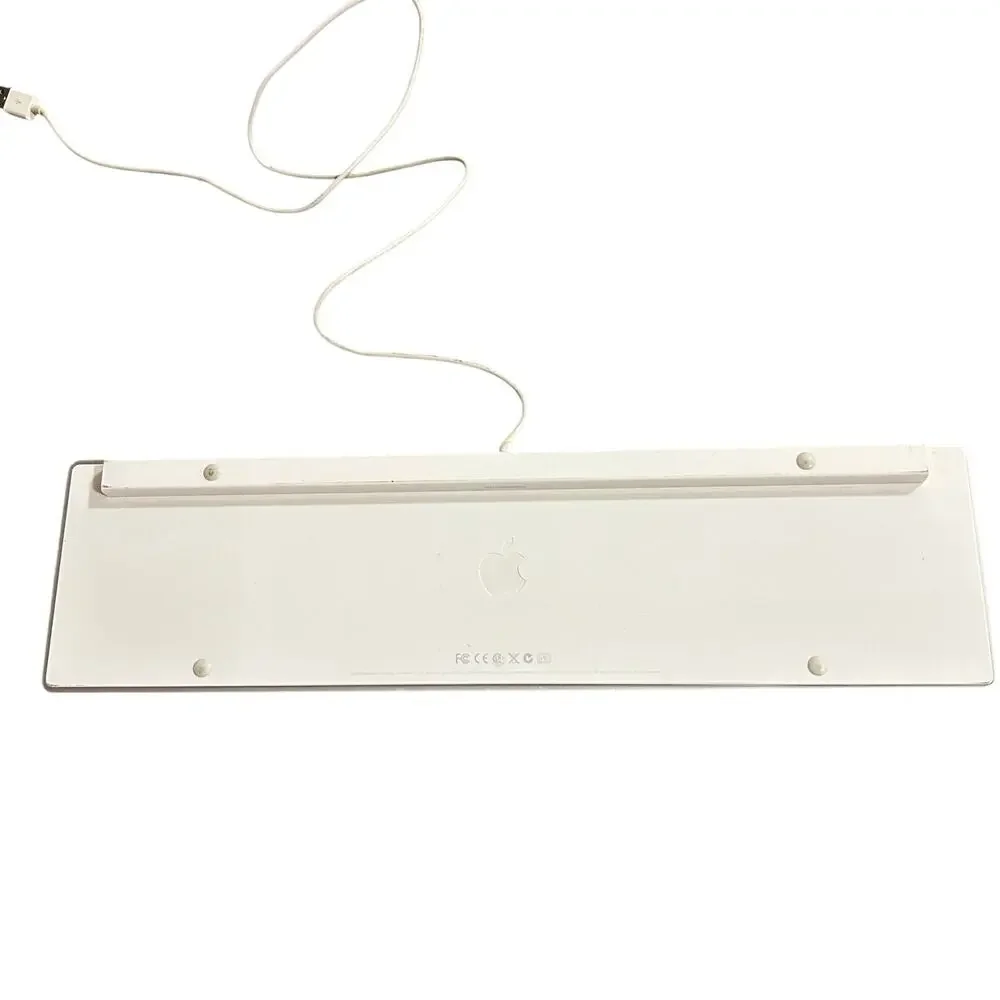 Apple A1234 USB Wired Keyboard w/ Numeric Keypad White Aluminum